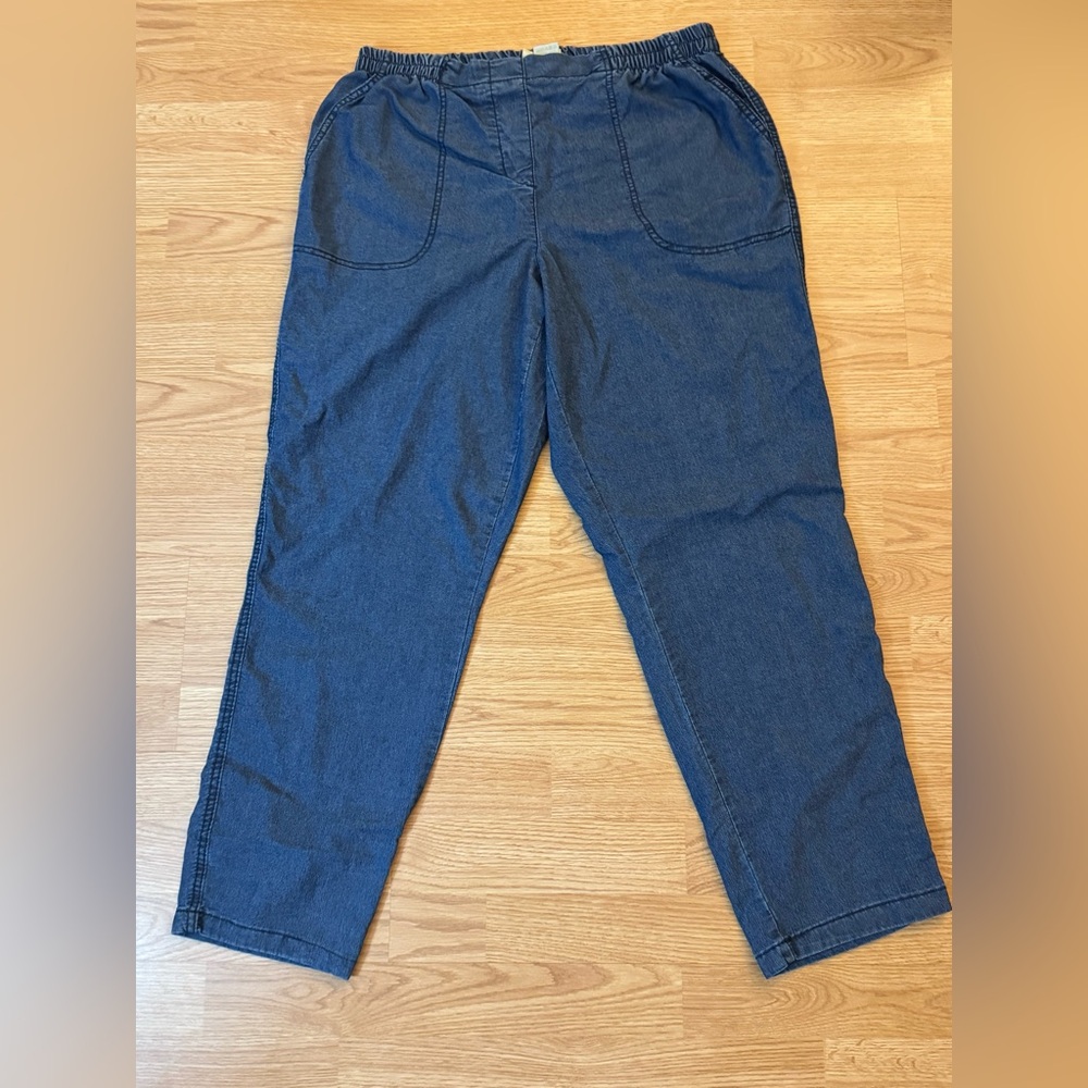 Women's Straight Leg Jeans in Blue